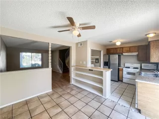 Photo #4: 2312406 Listing 