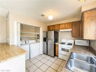 Photo #5: 2312406 Listing 