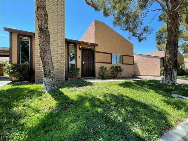 MLS: 2312410 Condo For Sale