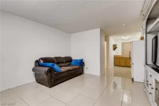 Photo #3: 2312437 Listing 