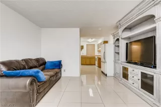 Photo #4: 2312437 Listing 