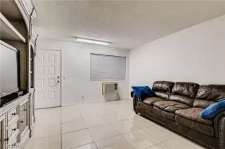 Photo #6: 2312437 Listing 