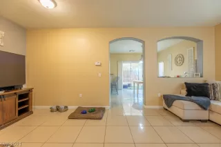 Photo #3: 2312465 Listing 