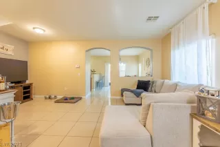 Photo #5: 2312465 Listing 