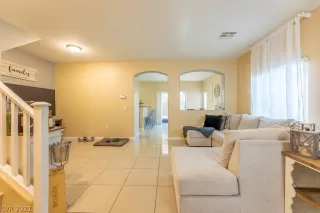 Photo #6: 2312465 Listing 