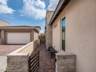 Photo #3: 2312486 Listing 