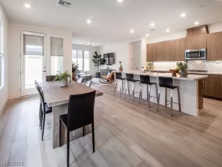 Photo #5: 2312486 Listing 