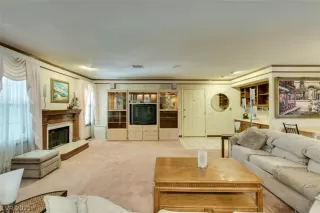 Photo #2: 2312530 Listing