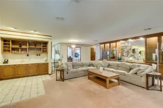 Photo #4: 2312530 Listing