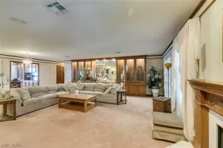 Photo #5: 2312530 Listing