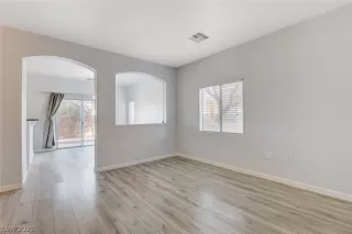 Photo #5: 2312546 Listing