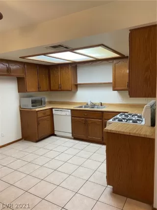 Photo #5: 2312554 Listing 