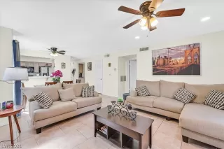 Photo #3: 2312559 Listing