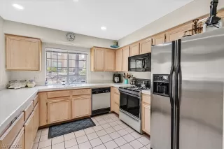 Photo #5: 2312559 Listing