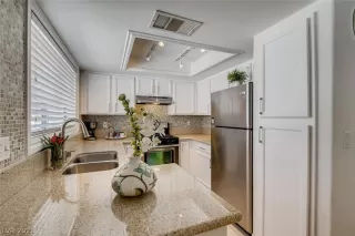 Photo #4: 2312599 Listing 