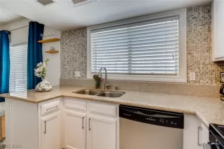 Photo #5: 2312599 Listing 