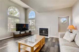 Photo #5: 2312615 Listing 