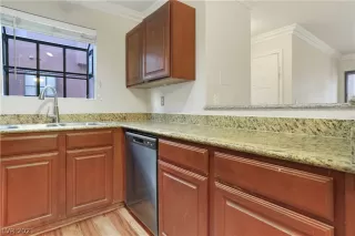 Photo #6: 2312624 Listing