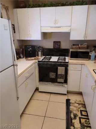 Photo #4: 2312628 Listing 