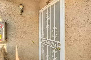 Photo #2: 2312631 Listing