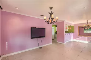 Photo #4: 2312631 Listing