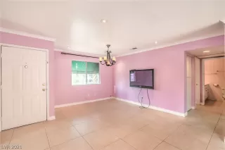 Photo #5: 2312631 Listing