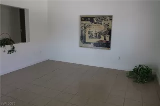 Photo #6: 2312635 Listing