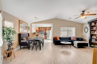 Photo #3: 2312702 Listing