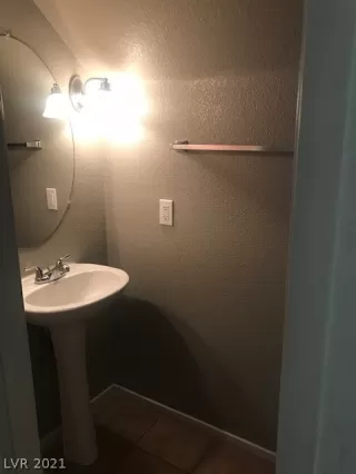 Photo #4: 2312733 Listing 