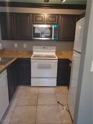 Photo #3: 2312758 Listing