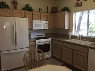 Photo #6: 2312771 Listing