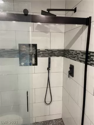 Photo #6: 2312783 Listing