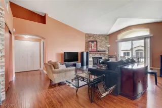 Photo #3: 2312786 Listing