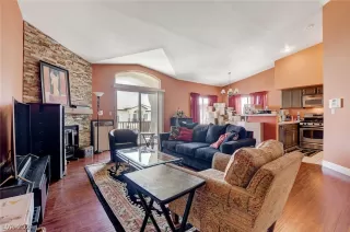 Photo #4: 2312786 Listing