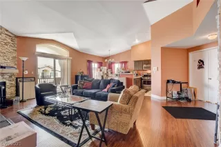 Photo #5: 2312786 Listing