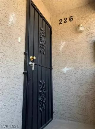 Photo #2: 2312810 Listing