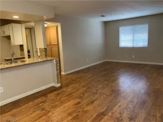 Photo #5: 2312810 Listing