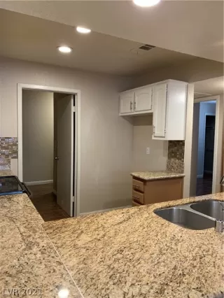 Photo #6: 2312810 Listing