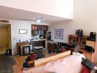 Photo #4: 2312817 Listing