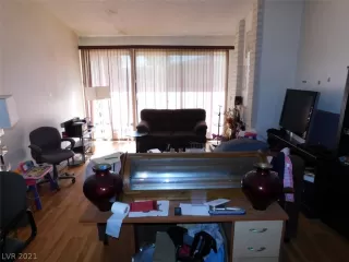 Photo #5: 2312817 Listing