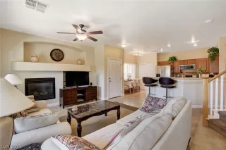 Photo #5: 2312841 Listing