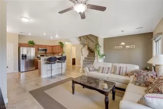 Photo #6: 2312841 Listing