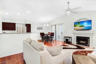 Photo #4: 2312880 Listing