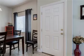 Photo #4: 2312894 Listing