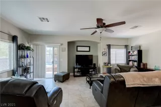 Photo #5: 2312894 Listing