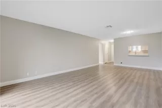 Photo #3: 2312899 Listing