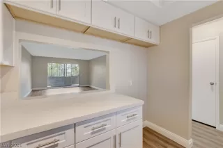 Photo #6: 2312899 Listing