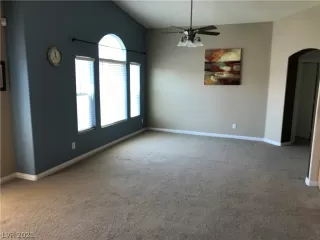 Photo #3: 2312912 Listing