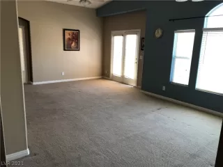 Photo #4: 2312912 Listing