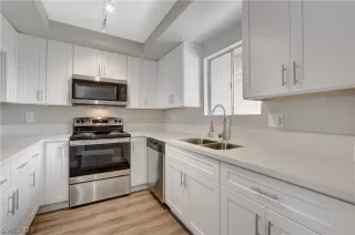 Photo #3: 2312932 Listing